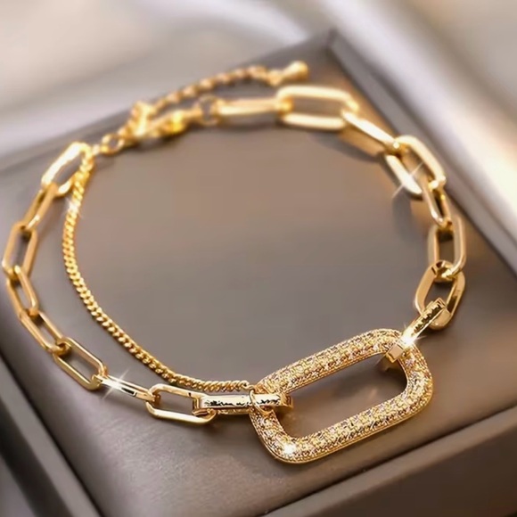 Accessories - Elegant Gold Chain Bracelet